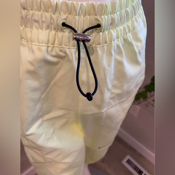 Nike Neon Yellow Joggers Pants Women’s Size XS Lightweight Athletic Pants - Picture 4 of 8